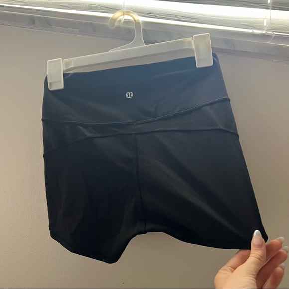 LULULEMON black spandex biker shorts, size 6 - Picture 3 of 6